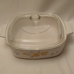 Vintage Corning Corelle Floral Bouquet Yellow Flowers Casserole 1 Quart w/lid